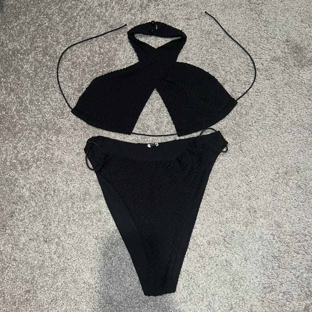 Bikini - Picture 2 of 5